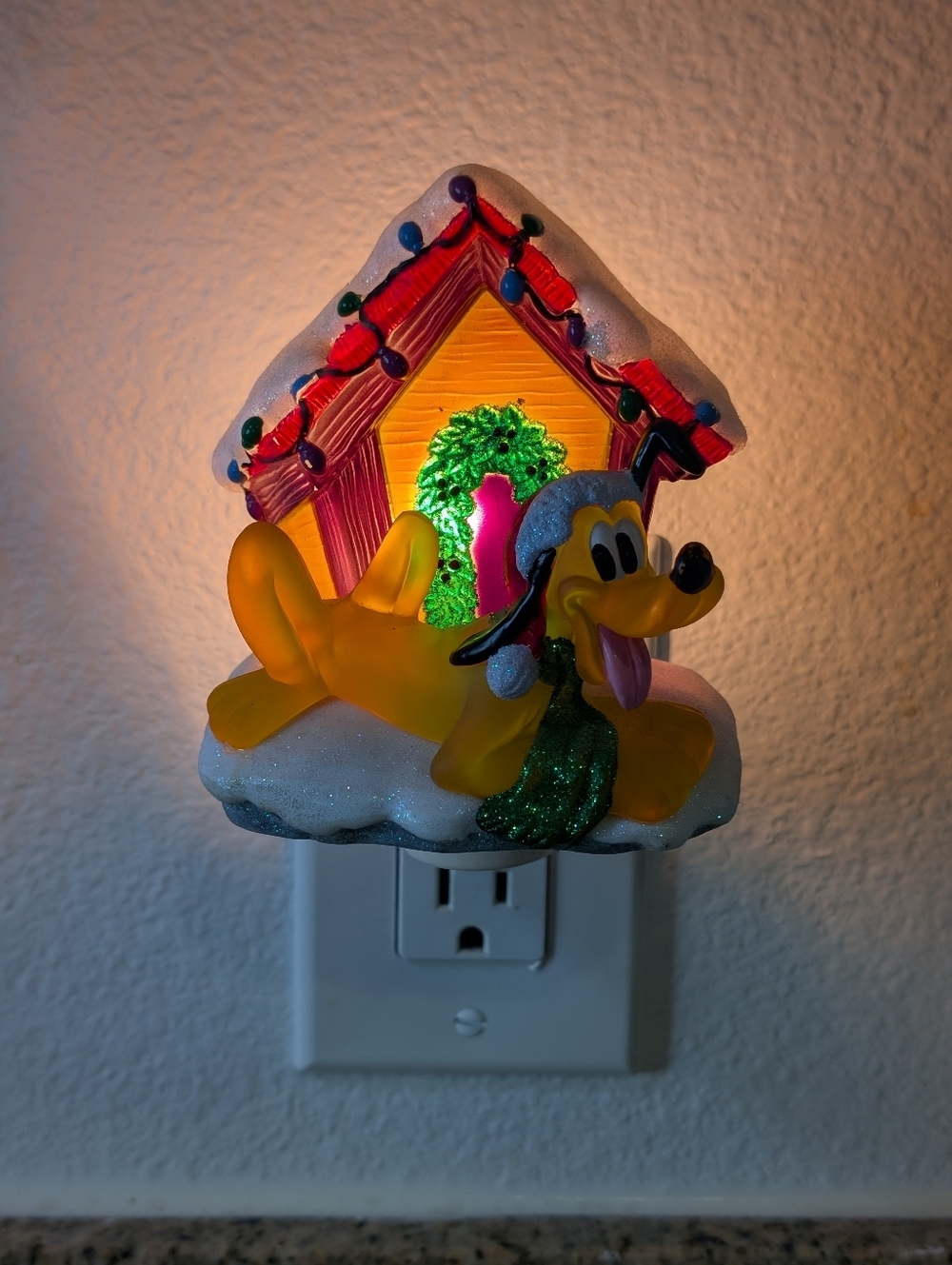 Disney Santa Pluto Christmas Dog House  w/ Lights Seasonal Holiday Nightlight